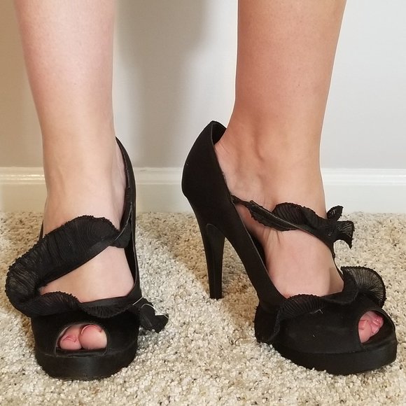 Black Ruffle Stacked Stiletto Baker's Ricki - Picture 2 of 6